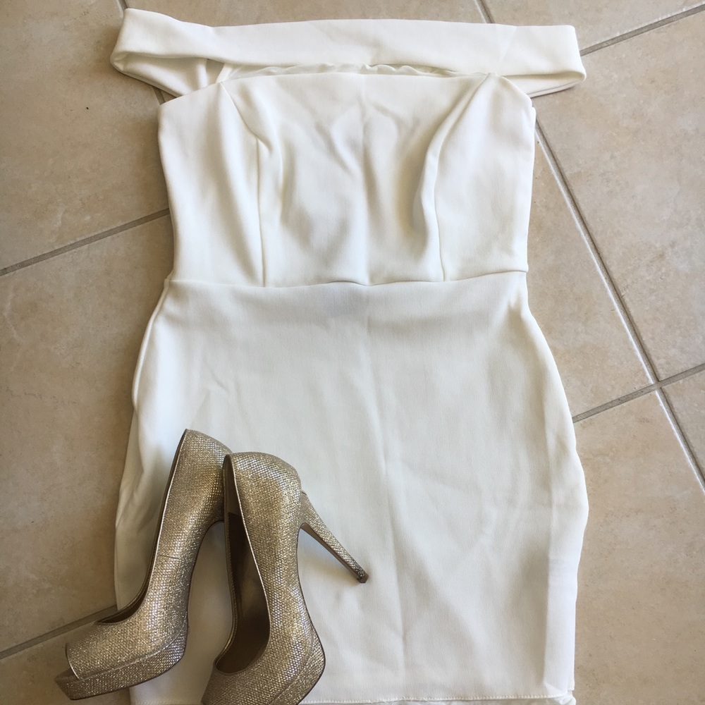 White bodycon sleeveless dress
